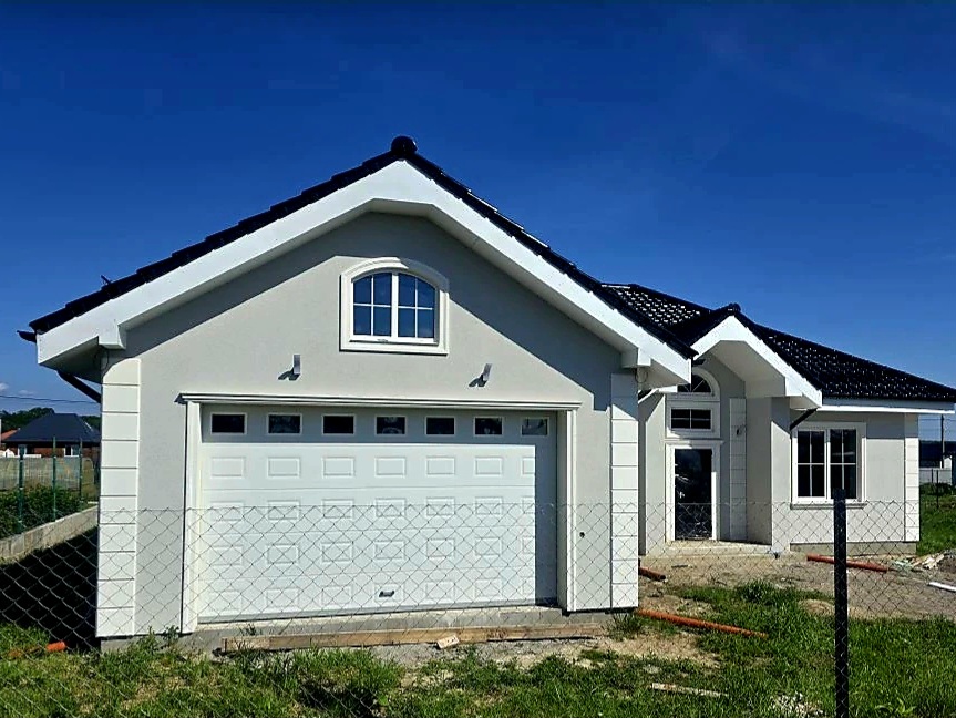 Секционные ворота DoorHan в Тюмени с установкой