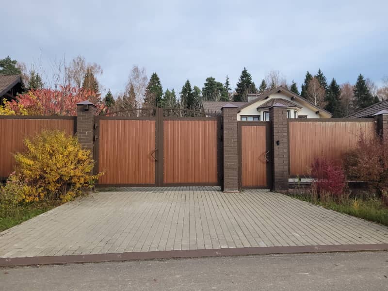 Уличные ворота DoorHan в Тюмени с установкой